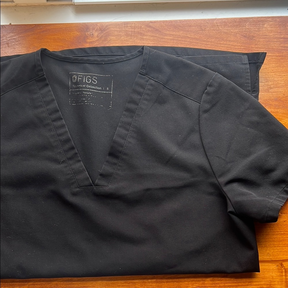 Figs Black Casma Scrub Top